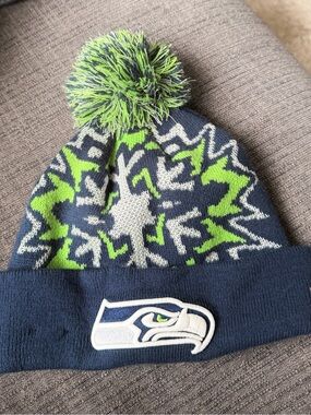 SEATTLE SEAHAWKS NFL GLOWFLAKE WINTER BEANIE POM POM NEW ERA
